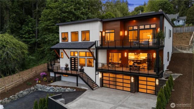 Property photo for 8814 Ne Juanita Drive, Kirkland
