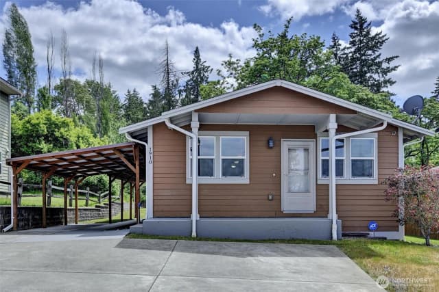 Property photo for 1910 E Gregory Street Ct, Tacoma