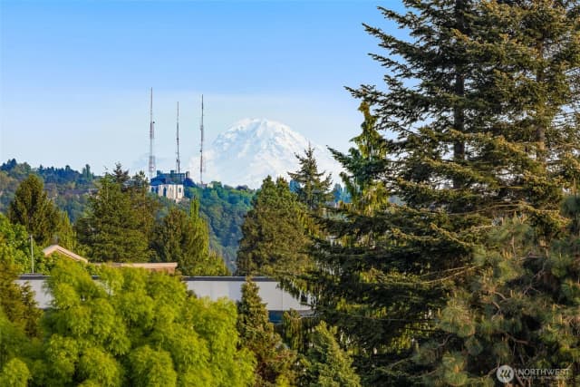 Property photo for 4426 Midvale Avenue N, Seattle