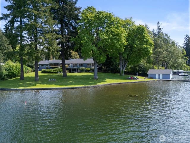 Property photo for 9138 Edgewater Drive Sw, Lakewood