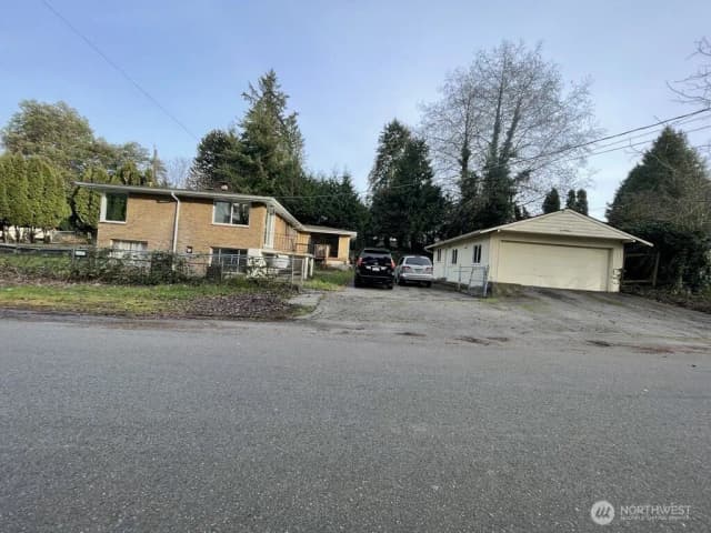 Property photo for 27 Sw 102 Street, Seattle