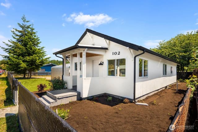 Property photo for 102 Nenant Street N, Bucoda