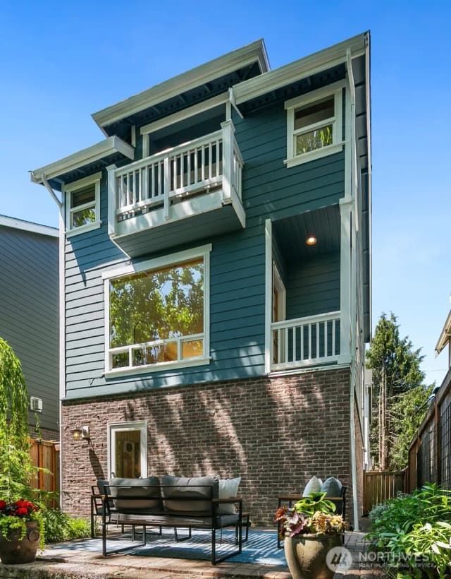 Property photo for 1414 25th Avenue #b, Seattle