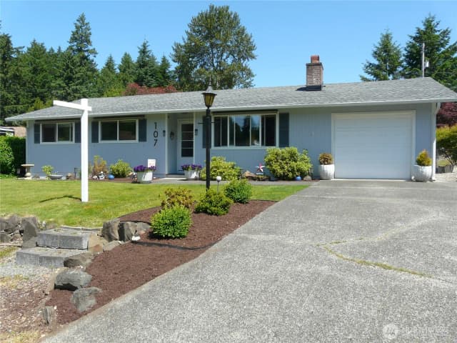 Property photo for 107 Candlewyck Drive W, Lakewood