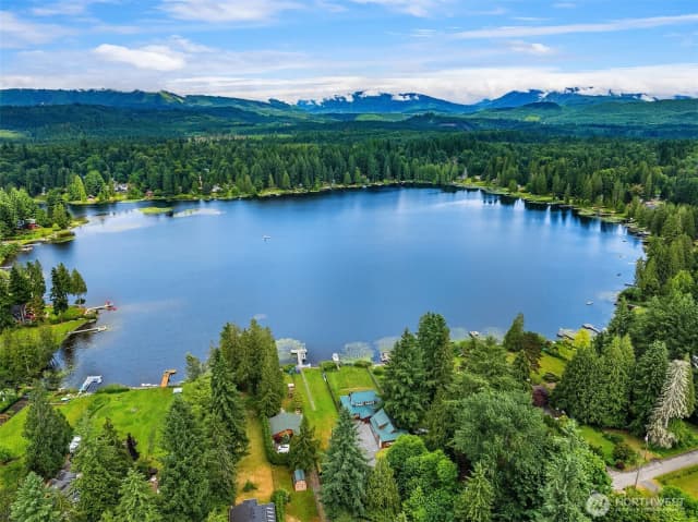 Property photo for 10904 W Lake Joy Drive Ne, Carnation