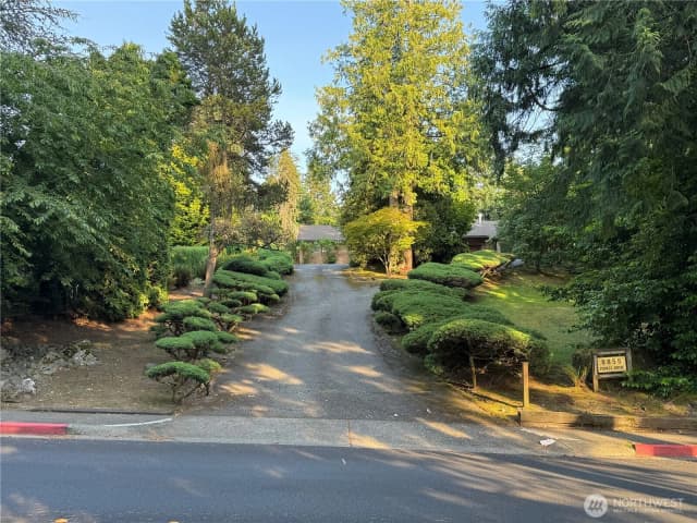 Property photo for 8855 Points Drive Ne, Clyde Hill