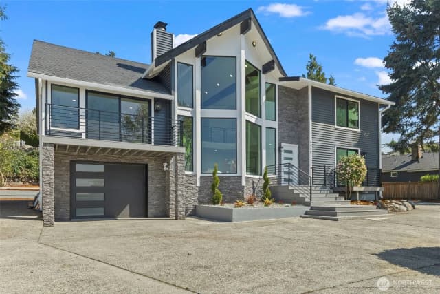Property photo for 6909 E East Side Drive Ne, Tacoma