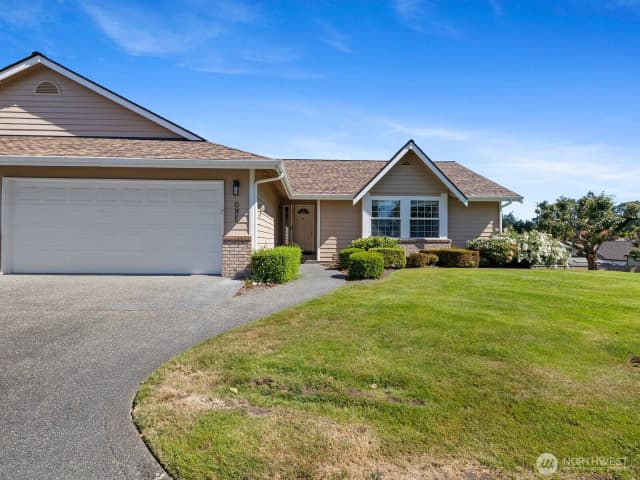 Property photo for 1 Lakewood Oaks Drive Sw, Lakewood