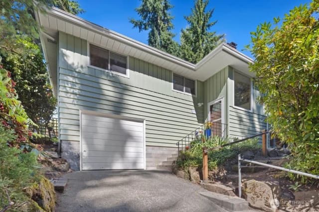 Property photo for 11811 33rd Avenue Ne, Seattle
