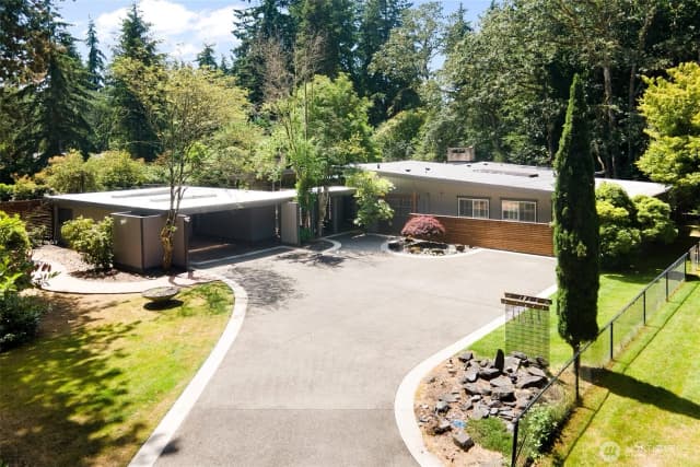 Property photo for 11508 Clovercrest Drive Sw, Lakewood