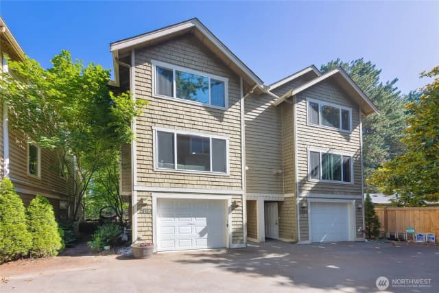 Property photo for 2511 Ne 125th St #a, Seattle