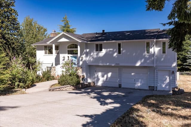 Property photo for 4500 Larson Drive, Oak Harbor