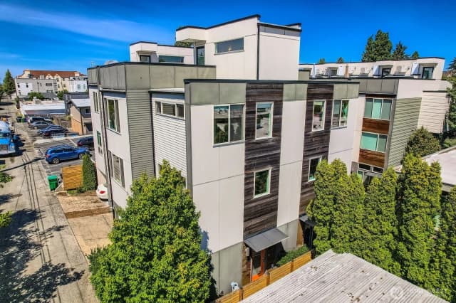 Property photo for 4033 California Avenue Sw, Seattle