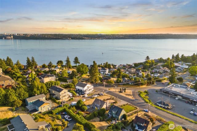 Property photo for 6607 East Side Drive Ne, Tacoma