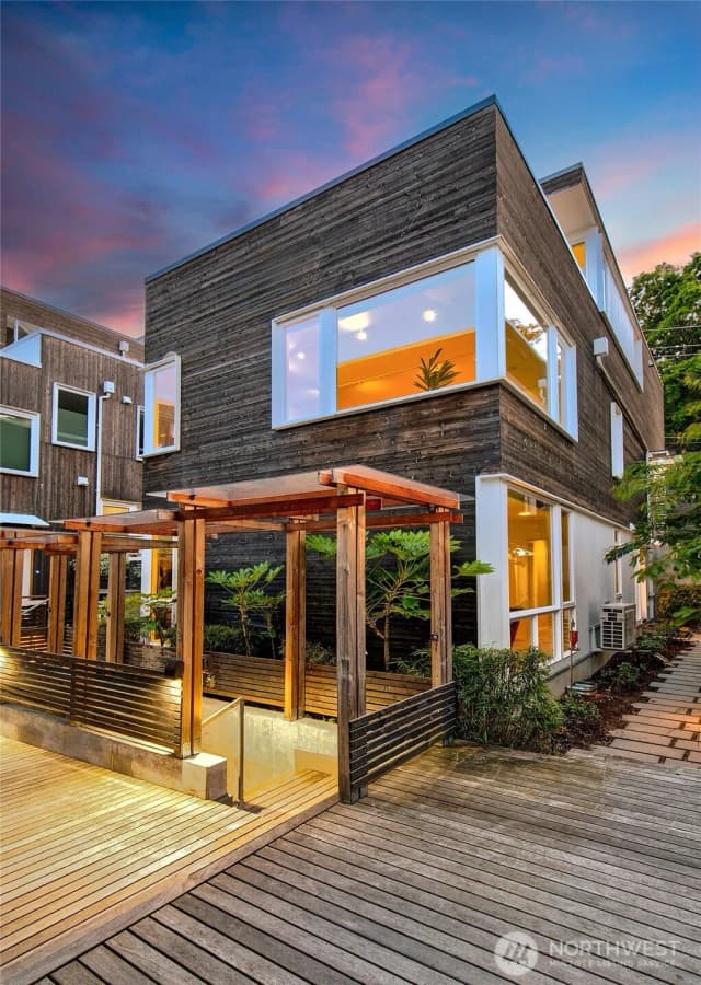 Property photo for 3004 5th Avenue W, Seattle