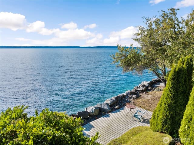 Property photo for 2563 Perkins Lane W, Seattle