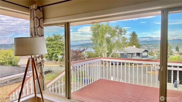 Property photo for 11009 Woodward Avenue S, Seattle