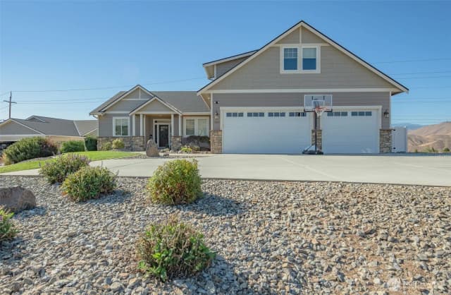 Property photo for 826 Autumn Crest Drive, Wenatchee