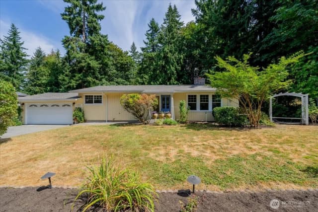 Property photo for 15518 76th Pl Ne, Kenmore