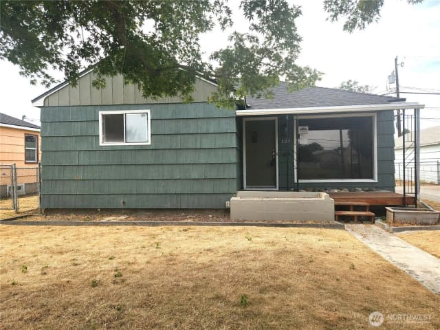 Property photo for 129 F Street Ne, Ephrata
