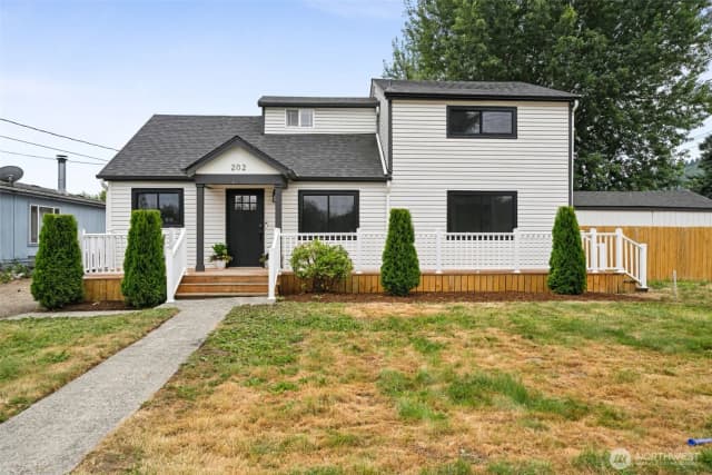 Property photo for 202 11th Avenue N, Algona