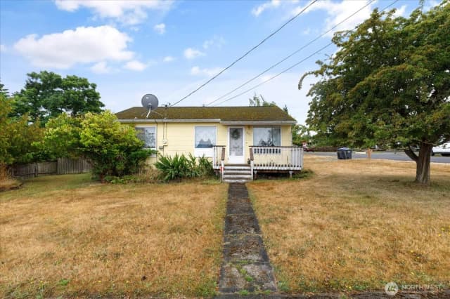 Property photo for 201 Ne 7th Street, Coupeville