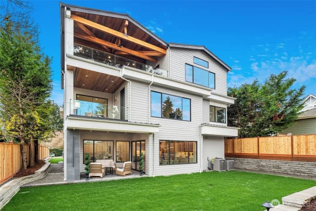 Property photo for 422 98th Avenue Ne, Bellevue