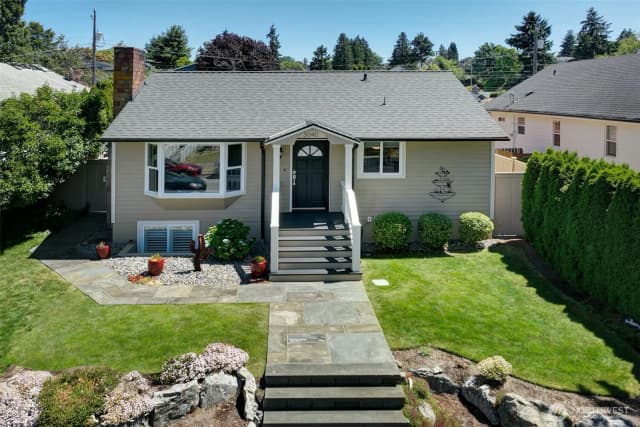 Property photo for 3040 48th Avenue Sw, Seattle