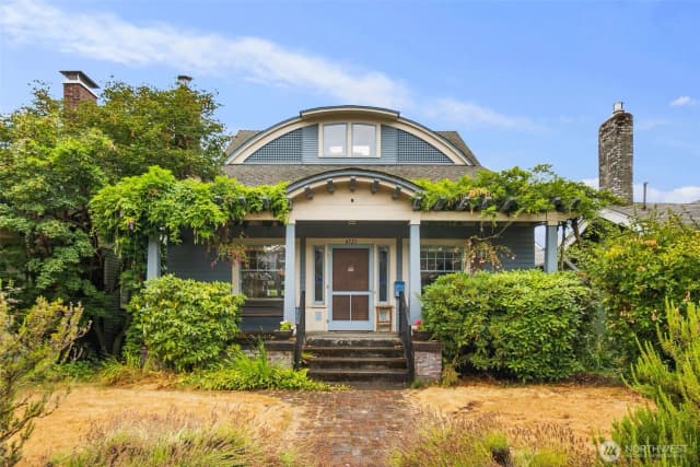 Property photo for 4321 Densmore Avenue N, Seattle