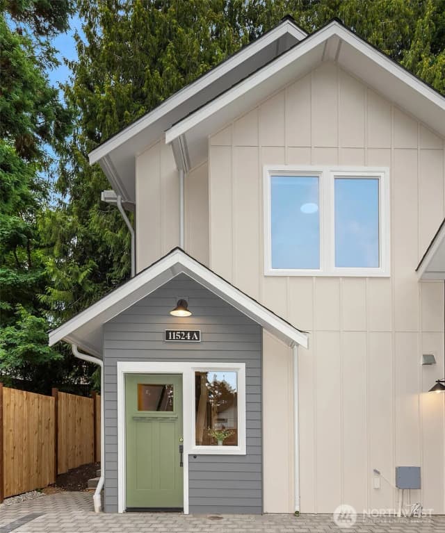 Property photo for 11524 38th Avenue Ne #a, Seattle