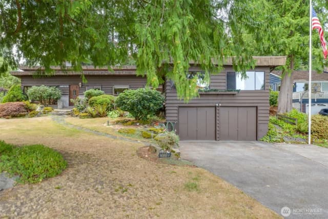 Property photo for 16023 35th Avenue Ne, Lake Forest Park