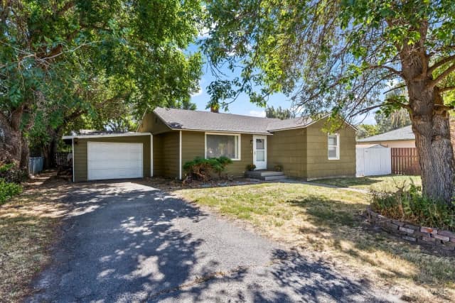 Property photo for 704 E Hobert Avenue, Ellensburg