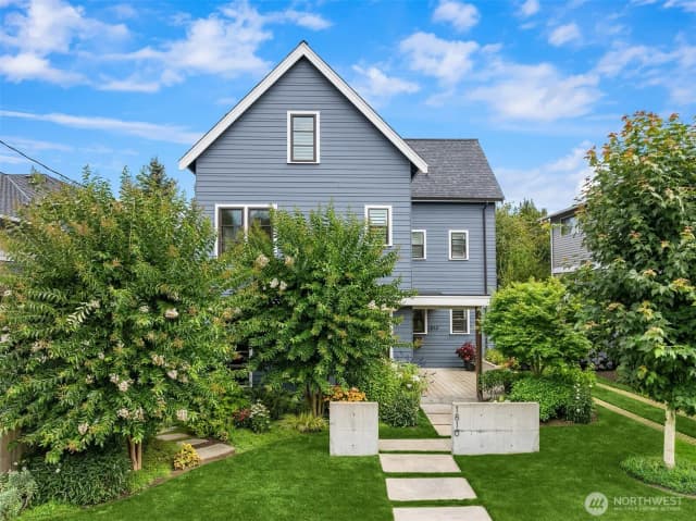 Property photo for 1810 2nd Avenue N, Seattle