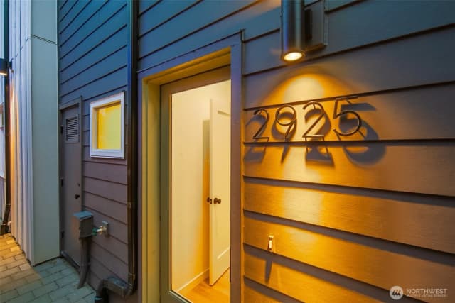 Property photo for 2925 39th Avenue Sw, Seattle