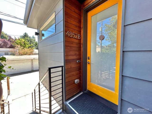 Property photo for 4852 40th Avenue Sw #b, Seattle