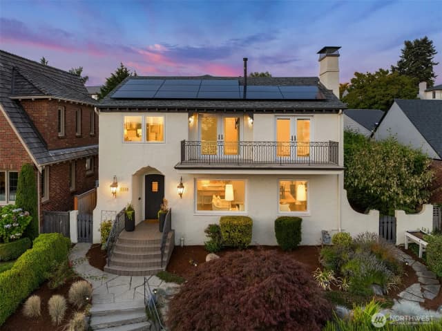 Property photo for 2538 Westmont Way W, Seattle