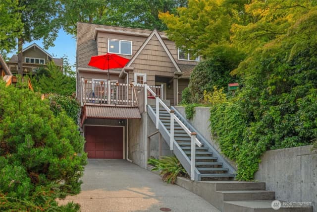 Property photo for 2524 12th Avenue W, Seattle