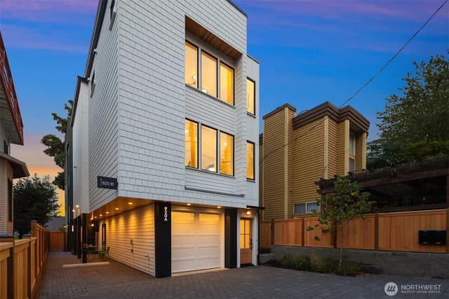 Property photo for 920 34th Avenue #a, Seattle