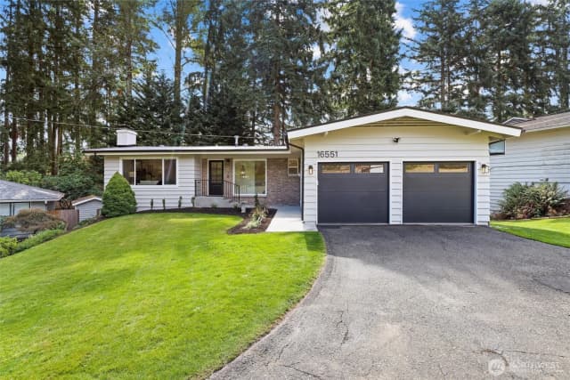 Property photo for 16551 Ne 27th Street, Bellevue