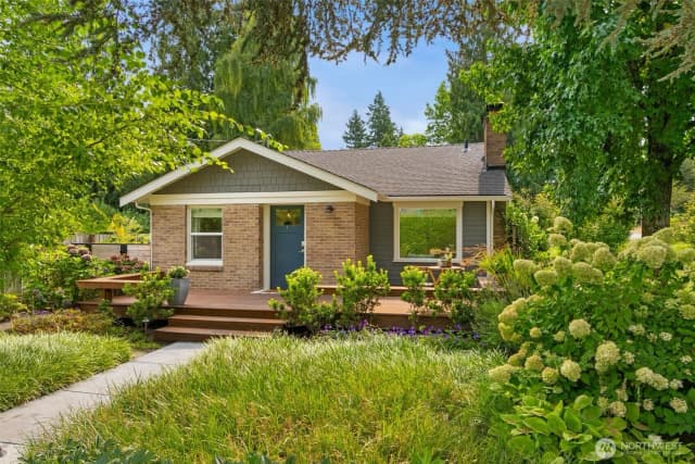 Property photo for 3203 Ne 94th Street, Seattle