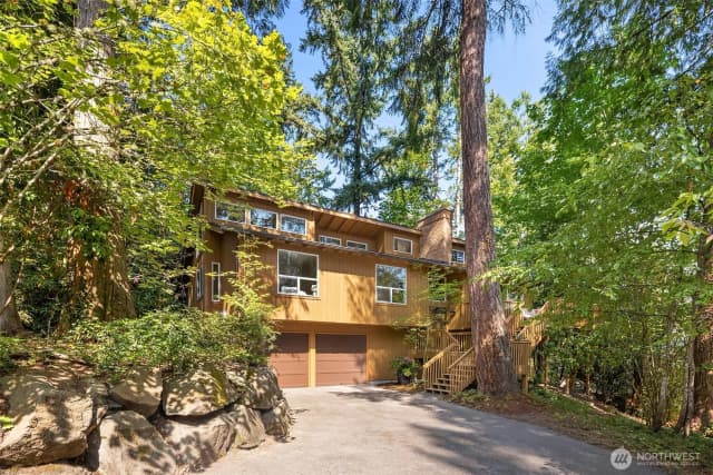 Property photo for 2215 W Lake Sammamish Parkway Ne, Redmond