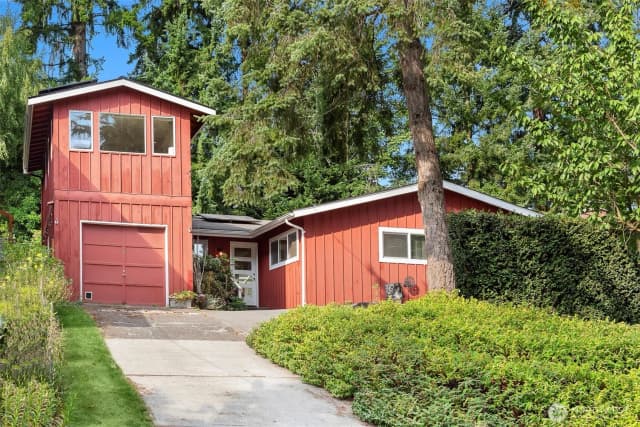 Property photo for 2020 Ne 102nd Street, Seattle