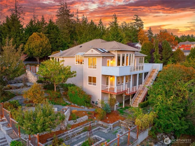 Property photo for 2911 Meridian Court, Anacortes