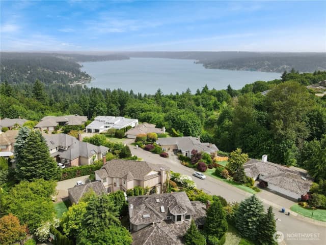Property photo for 16901 Se 45th Street, Bellevue