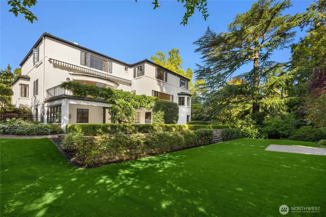 Property photo for 1960 Shenandoah Drive E, Seattle