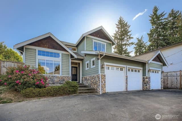 Property photo for 2233 Sw 104th Street, Seattle