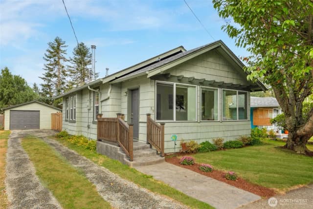 Property photo for 313 Main Avenue N, North Bend