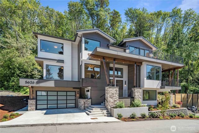 Property photo for 5626 Beach Drive Sw, Seattle