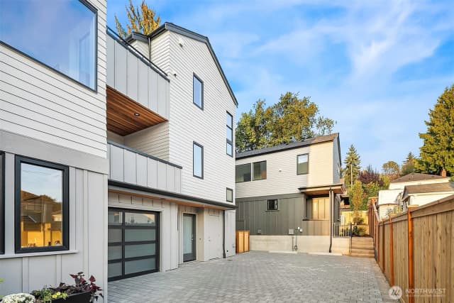 Property photo for 3010 B 32nd Avenue W, Seattle