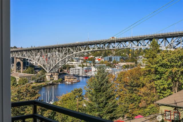 Property photo for 2720 Nob Hill Avenue N, Seattle